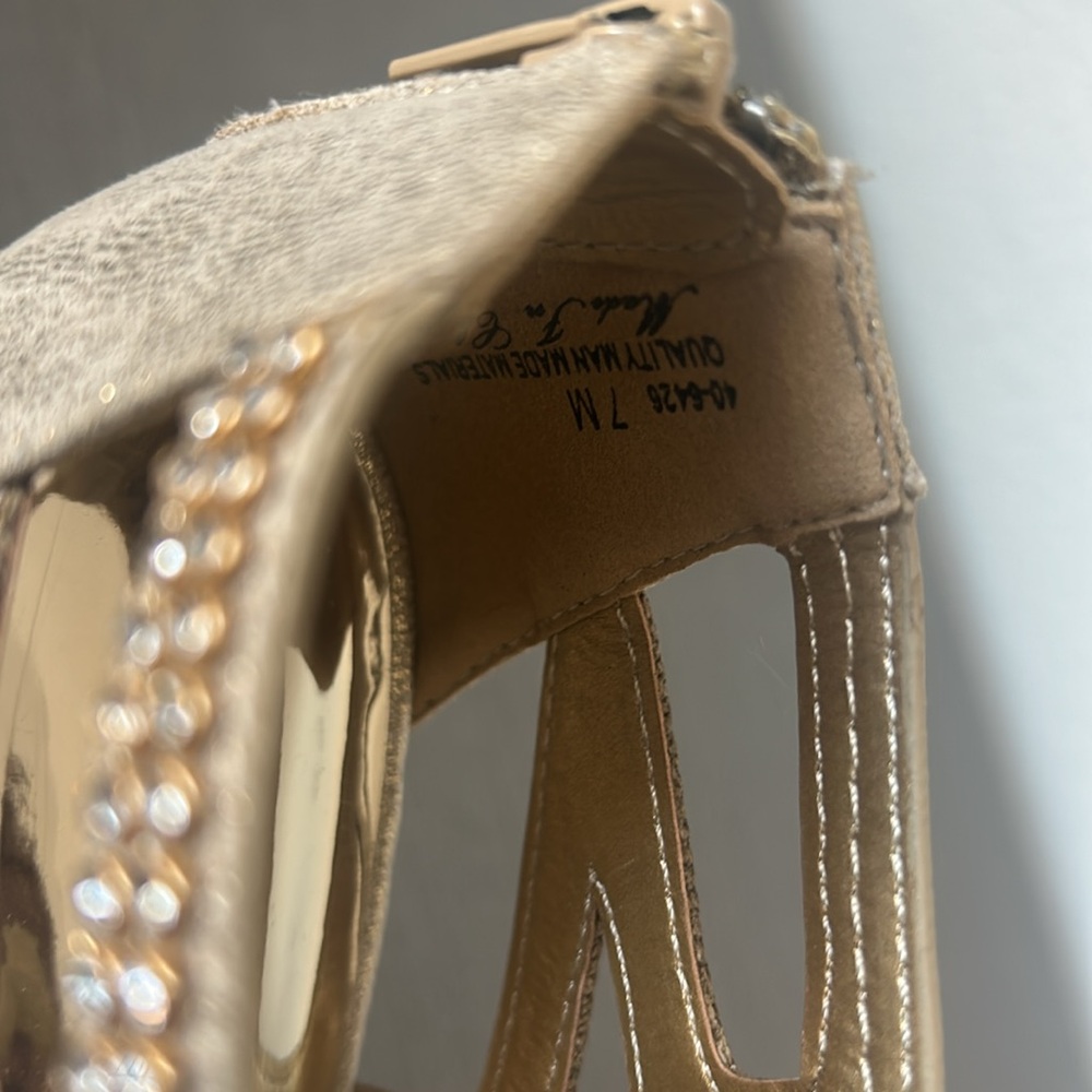 Sandals gold heels Easy street. formal wear. stone embellishment. size 7. NWOT - Picture 12 of 14